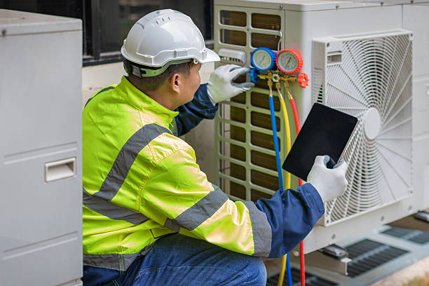 Professional Ac Installation technician working in Martindale, TX